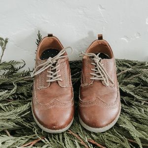 Oxford dress shoes. //